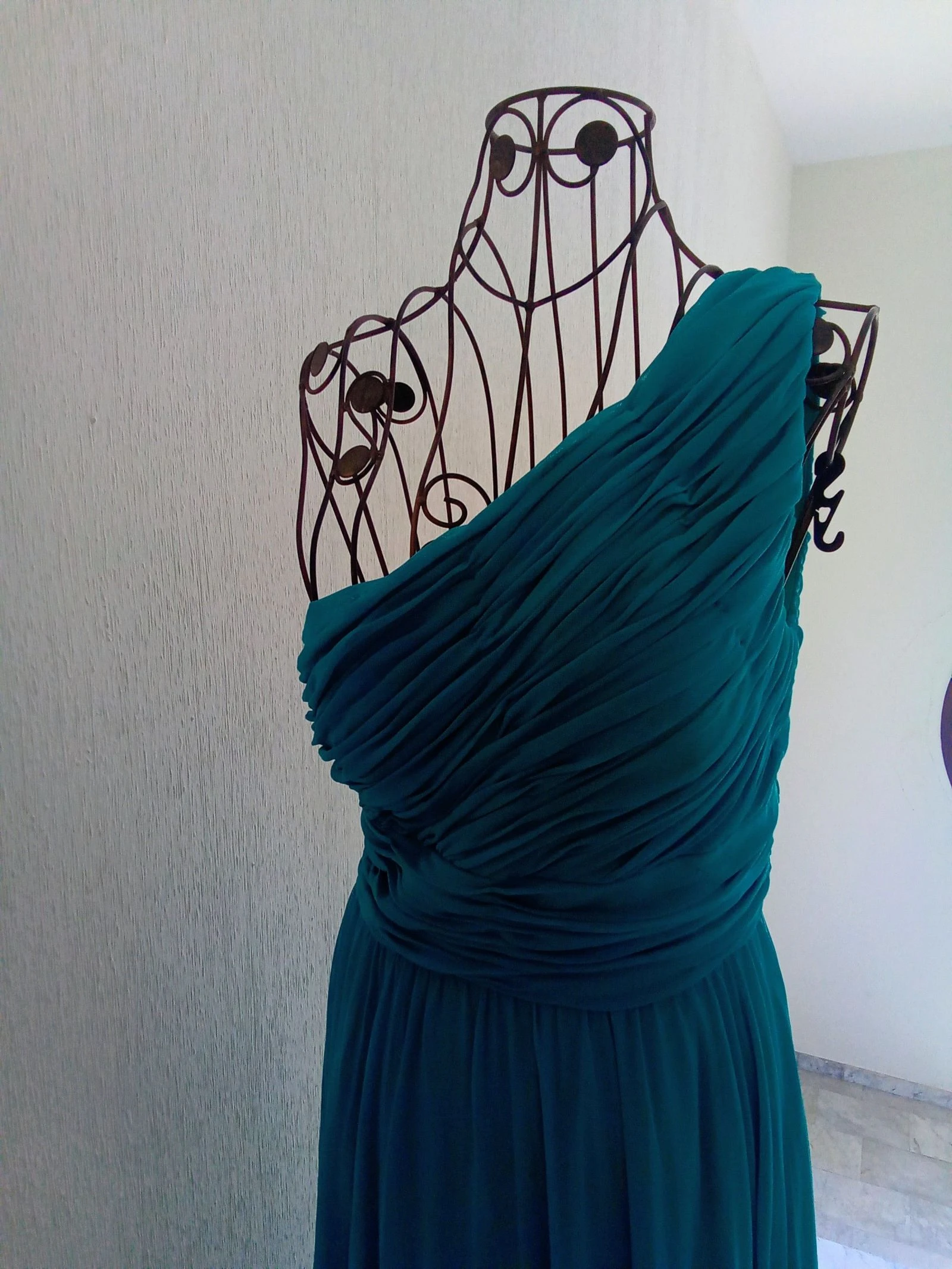 Asymmetrische halterjurk voor feestjes – photo 17